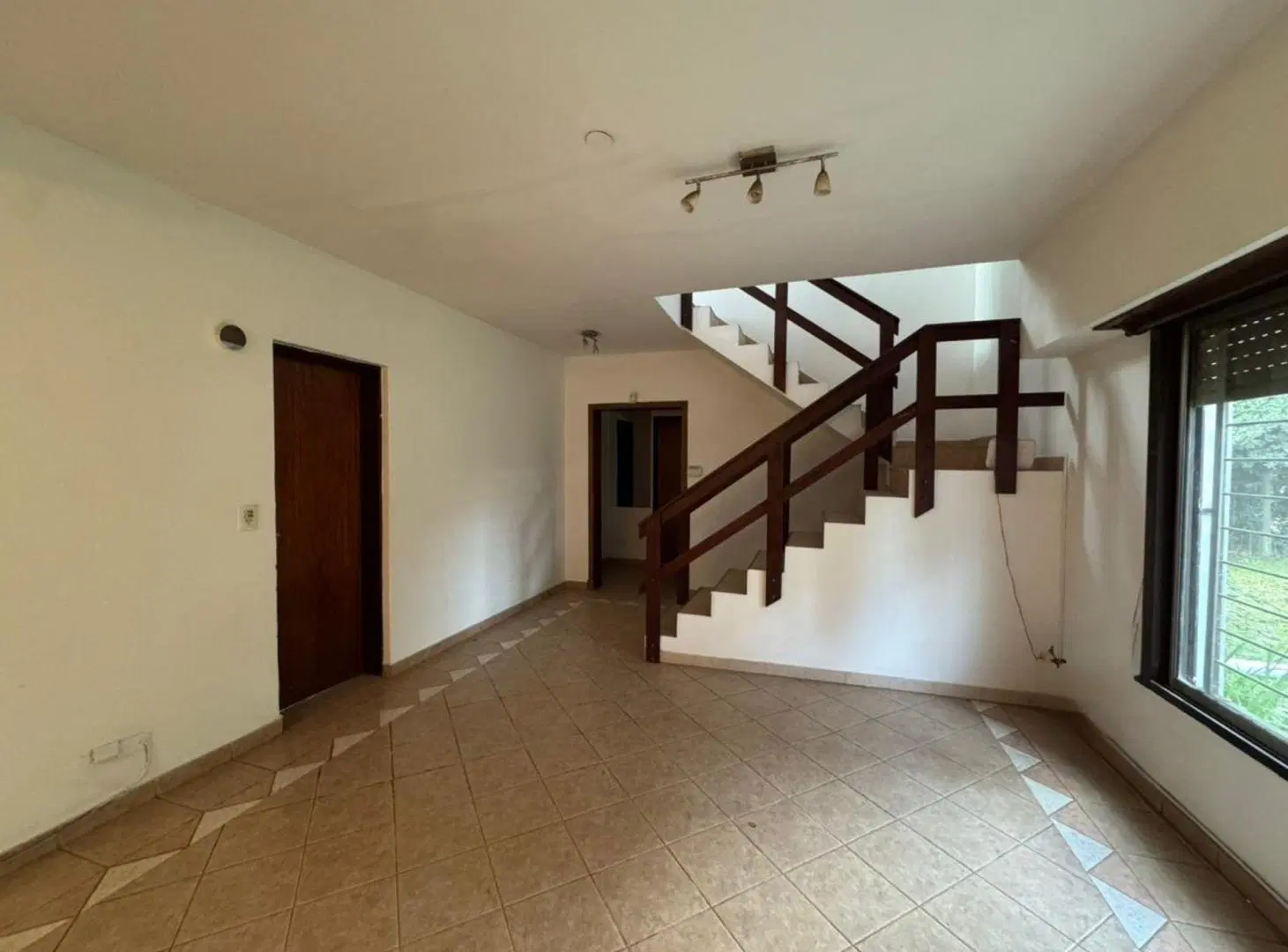VENTA CASA 4 AMBIENTES EN LOMA VERDE, APTO CREDITO 2