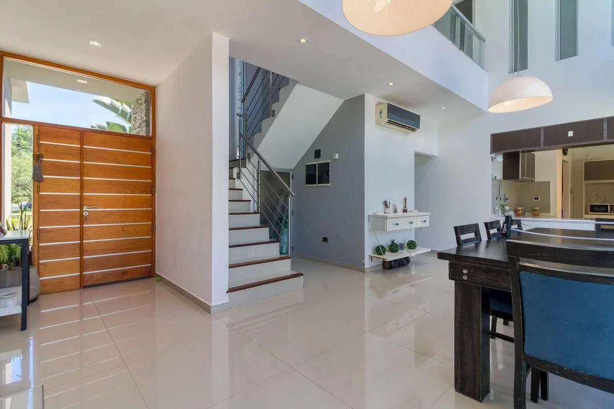 IMPECABLE CASA EN VENTA 7 AMB. TALAR DEL LAGO 2 5