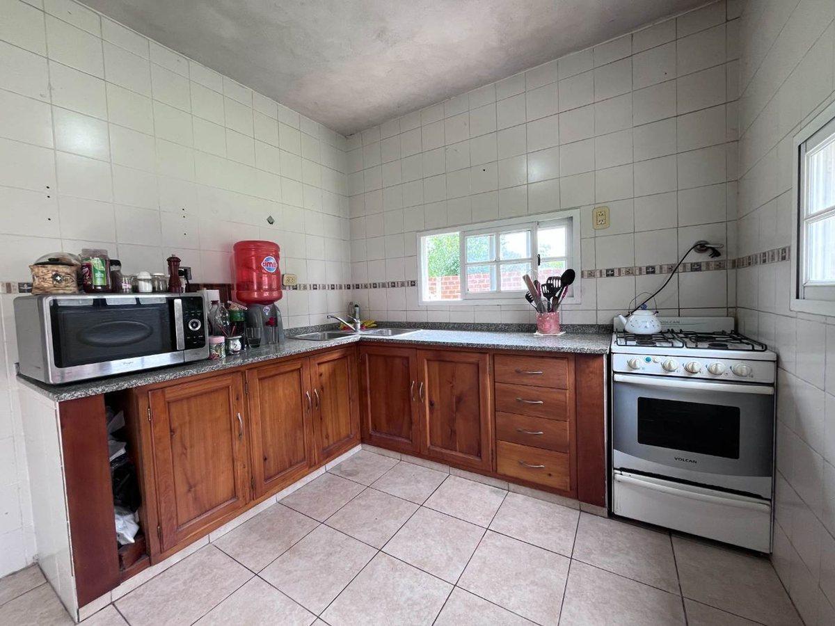 Foto de VENTA CASA DUPLEX 4 AMBIENTES DEL VISO CON PARQUE, imagen 3
