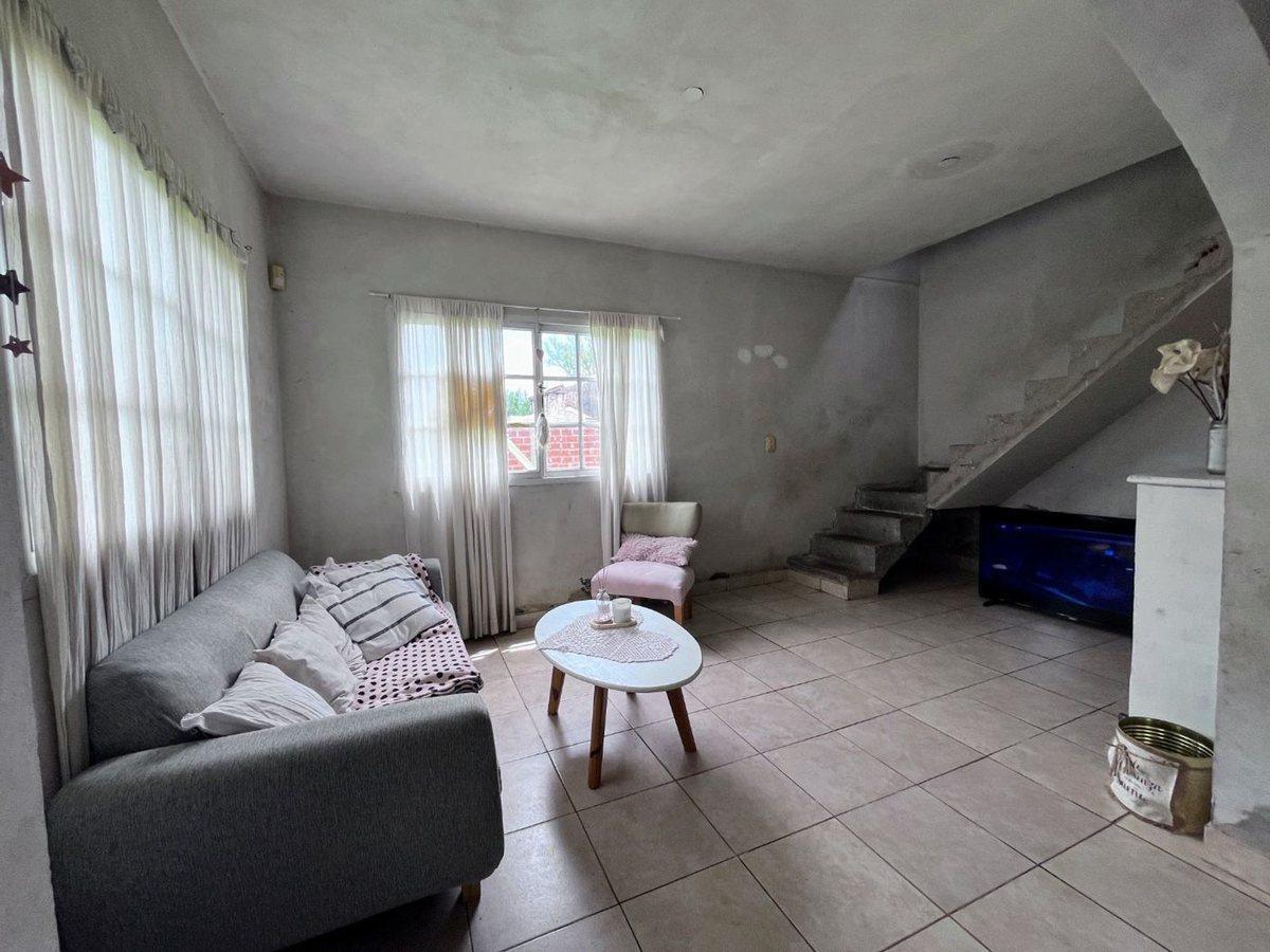 Foto de VENTA CASA DUPLEX 4 AMBIENTES DEL VISO CON PARQUE, imagen 2