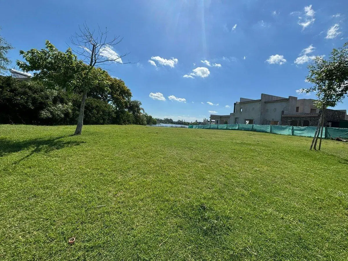 VENTA LOTE AL LAGO BARRIO SAN MARCO VILLA NUEVA 2