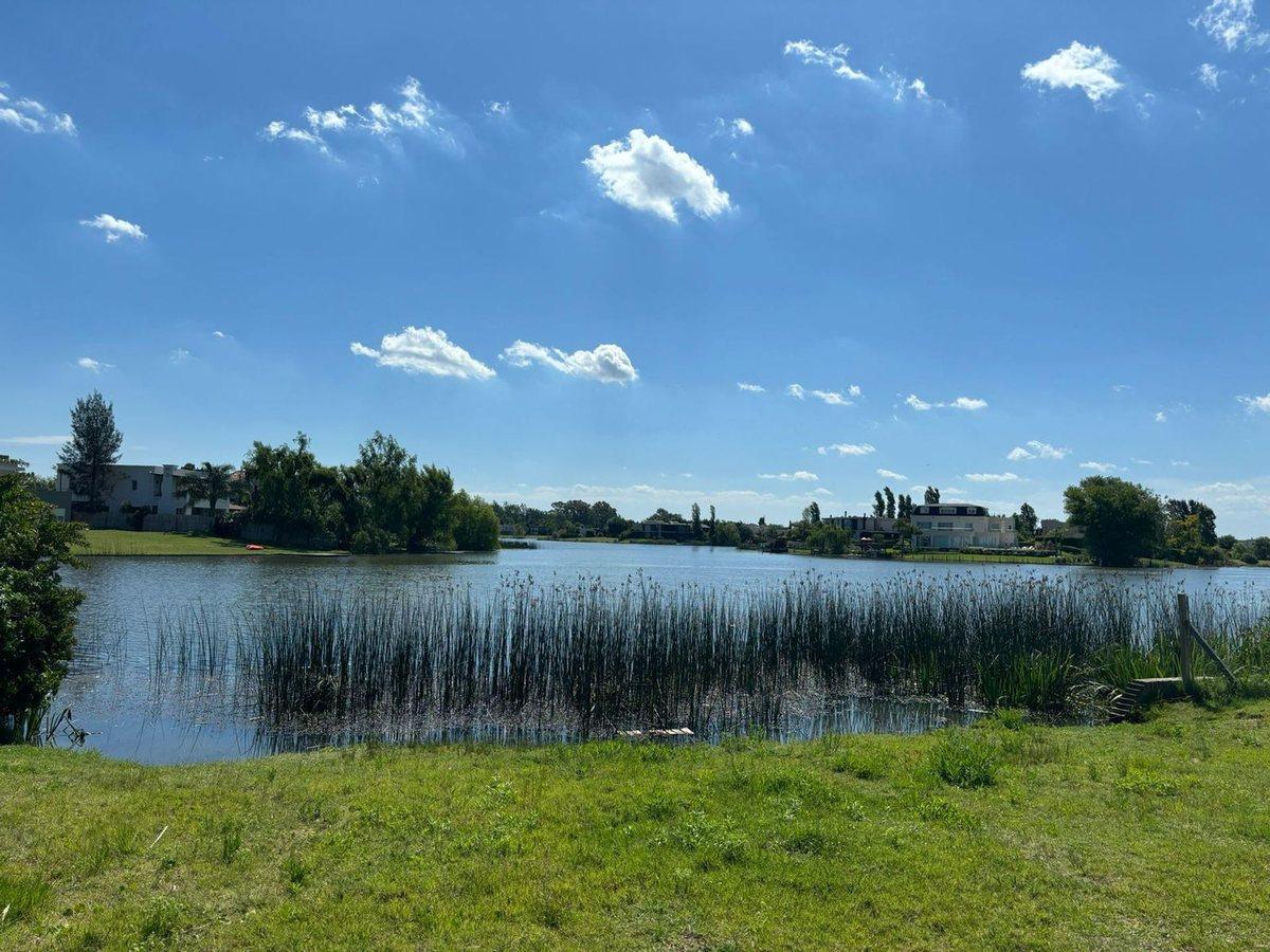 VENTA LOTE AL LAGO BARRIO SAN MARCO VILLA NUEVA
