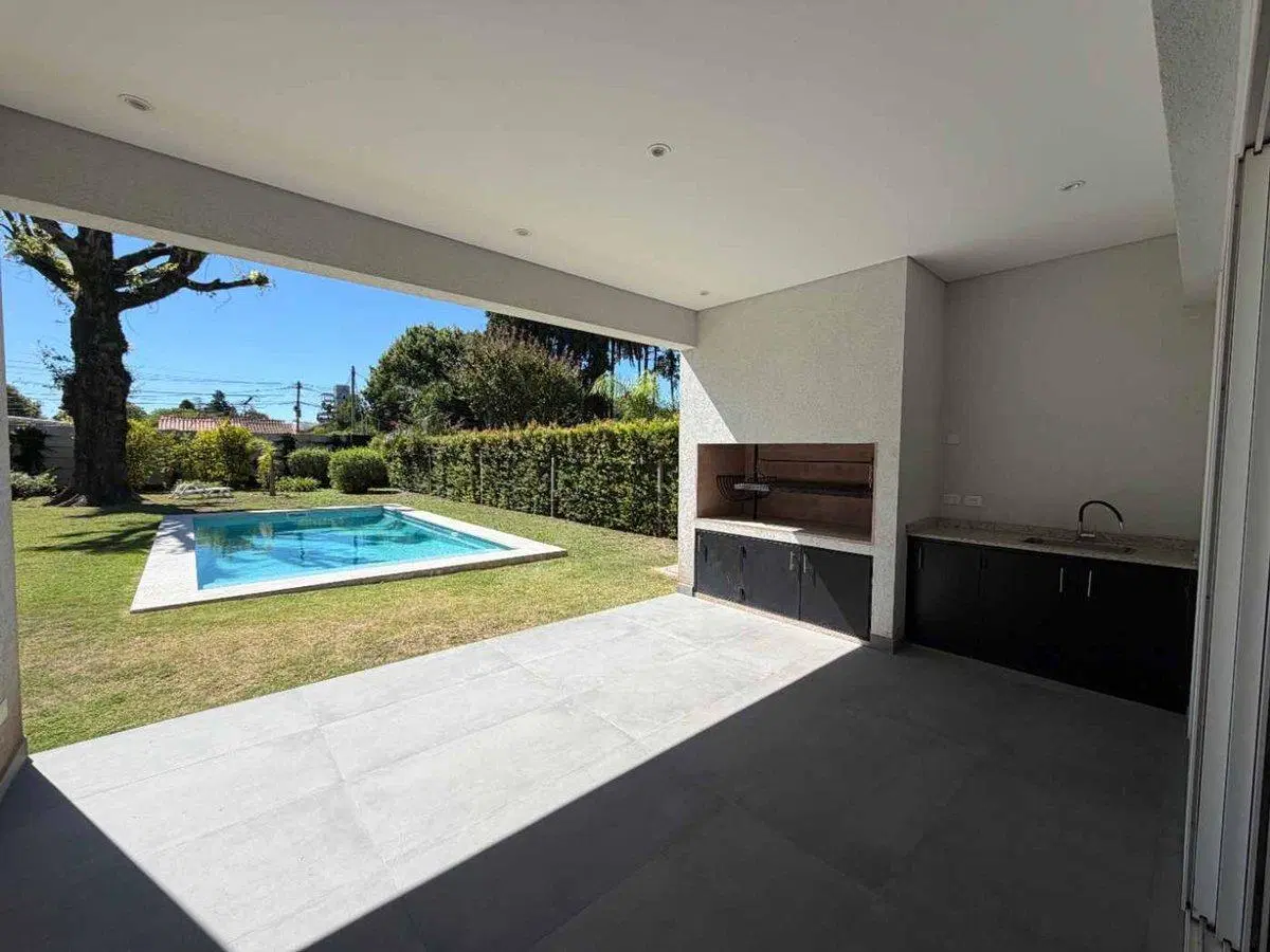 CASA EN VENTA 4 AMB. A ESTRENAR CON PILETA PACHECO 4