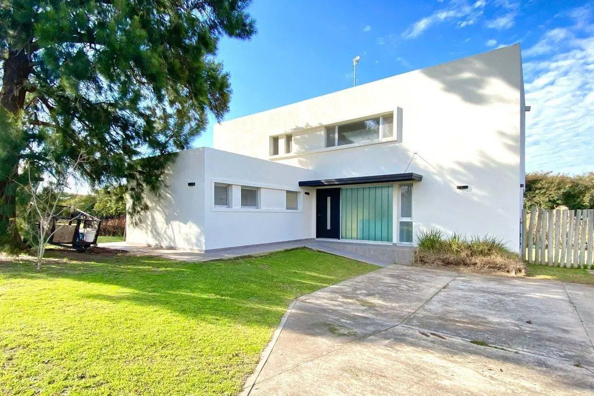 Venta Casa 3 Dormit. y Depend. Pileta San Matías 2