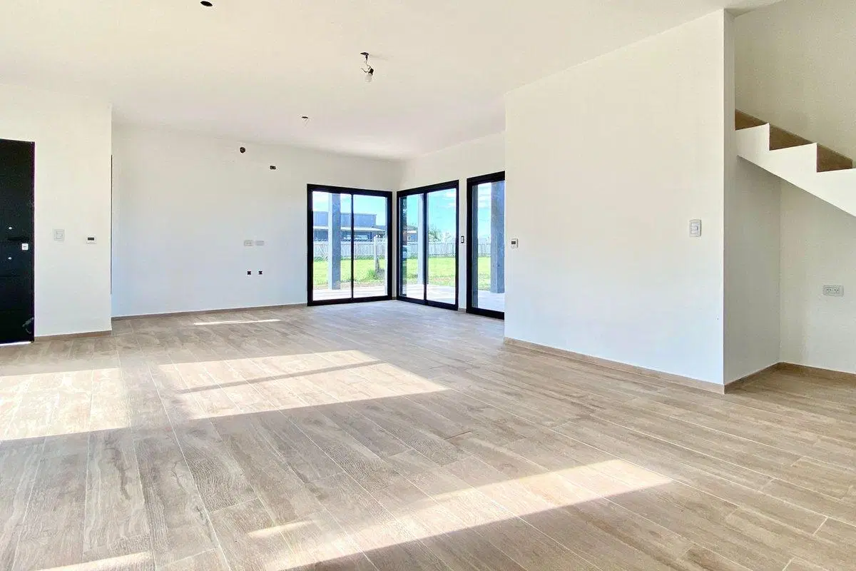 Venta Casa a Estrenar Pileta Interno San Sebastian 4