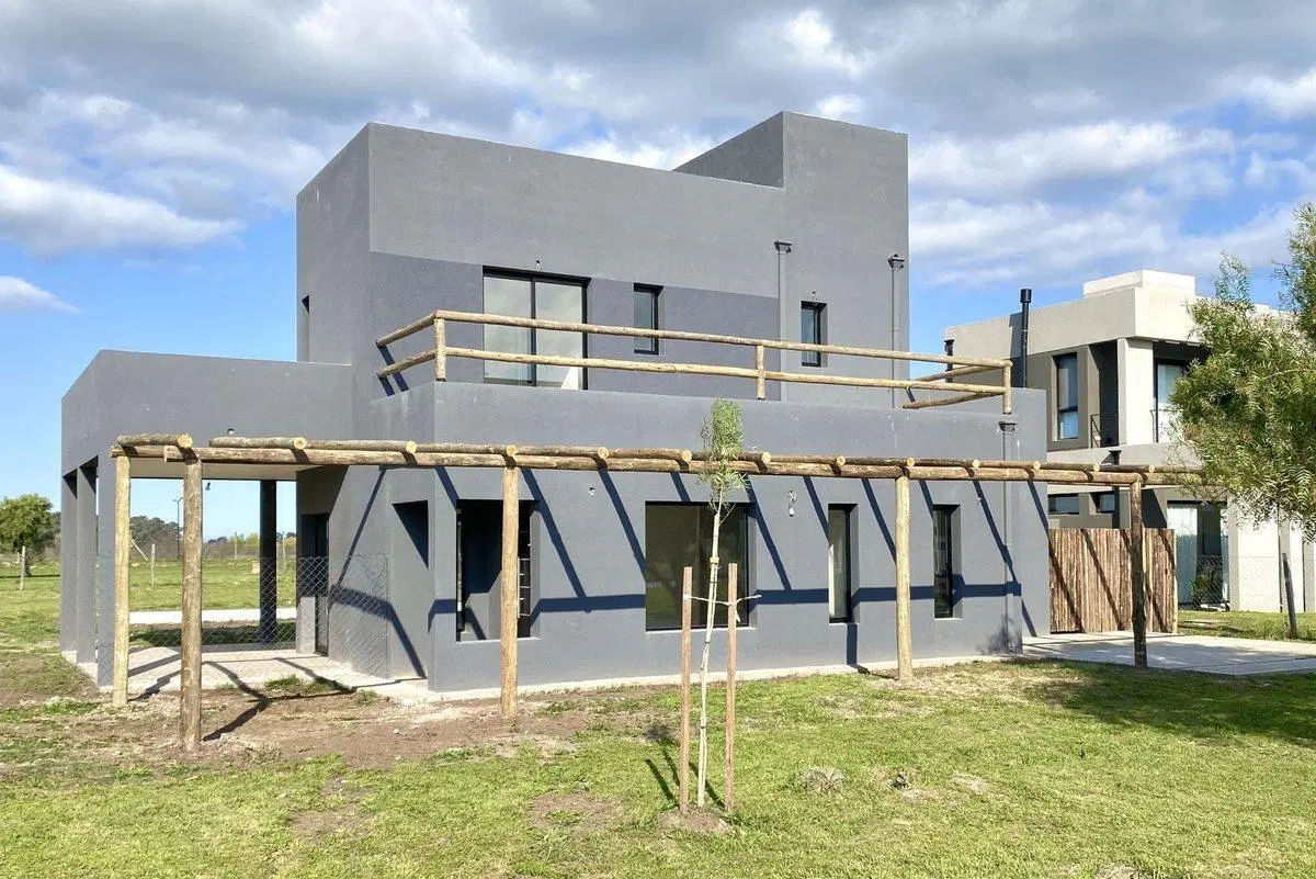 Venta Casa a Estrenar Pileta Interno San Sebastian 5