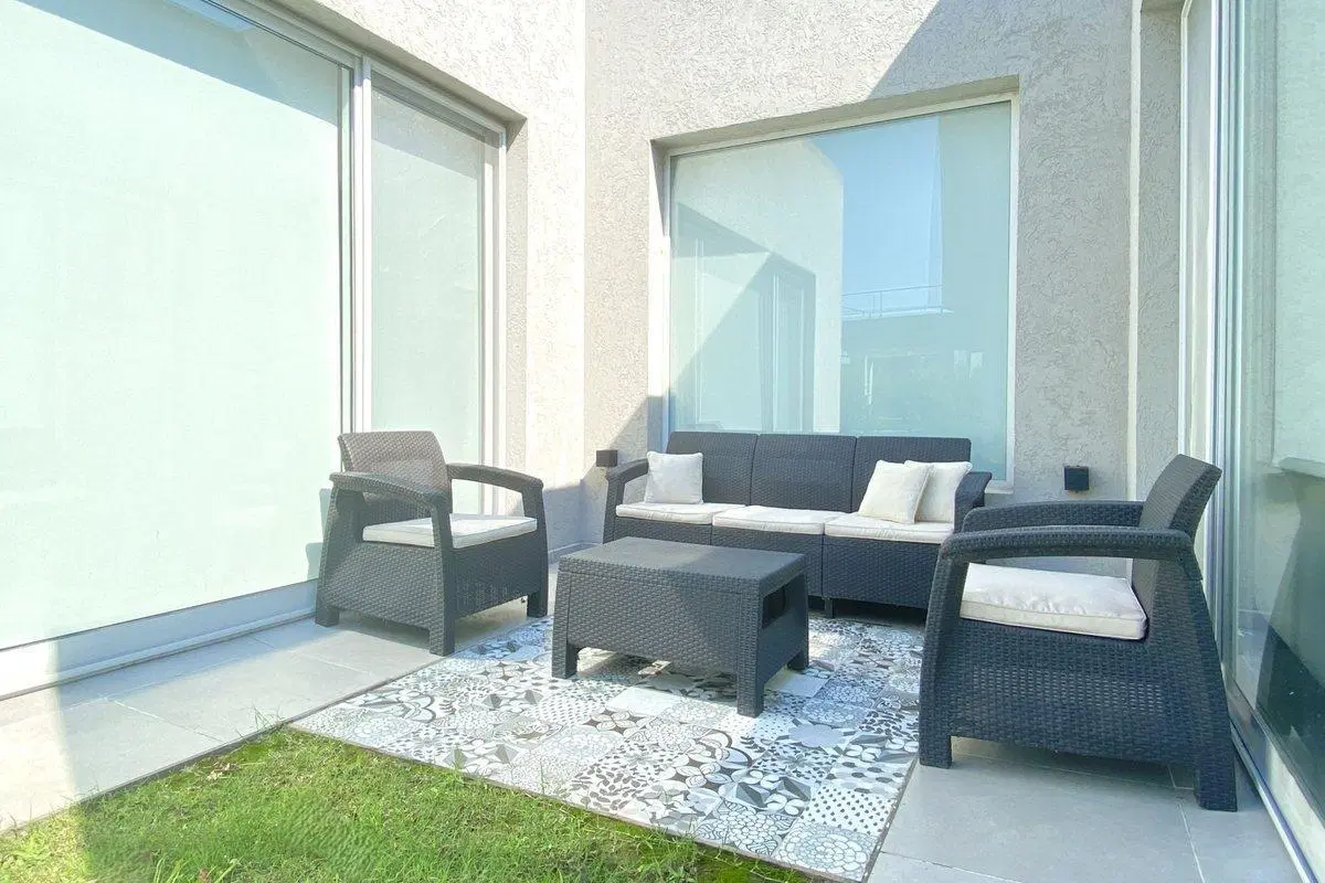 Venta Casa 1 Planta 5 Amb. Pileta a Laguna Cantón 5