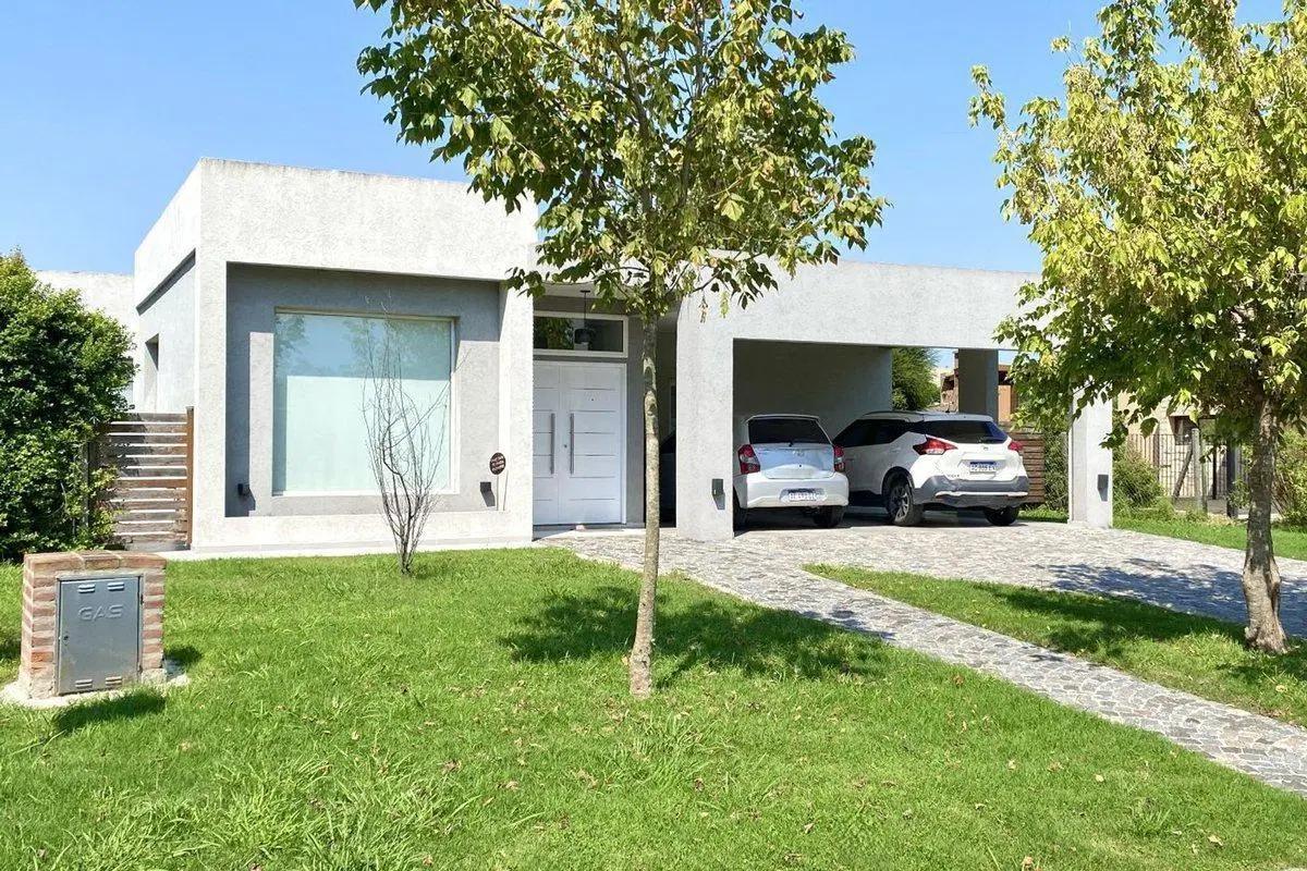 Venta Casa 1 Planta 5 Amb. Pileta a Laguna Cantón 8