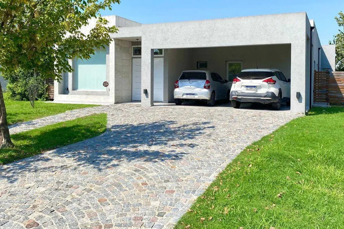 Venta Casa 1 Planta 5 Amb. Pileta a Laguna Cantón 4