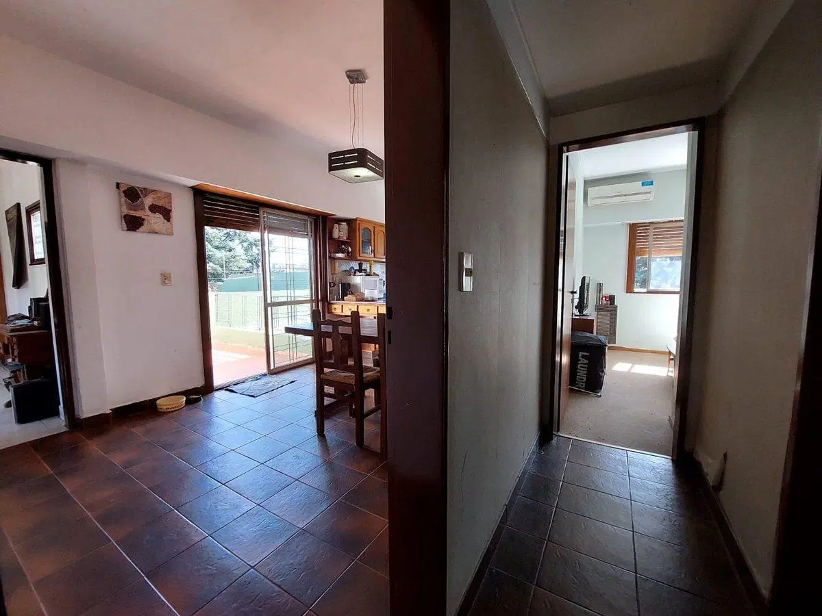 CASA EN VENTA CON LOCAL EN MORON-CASTELAR 4