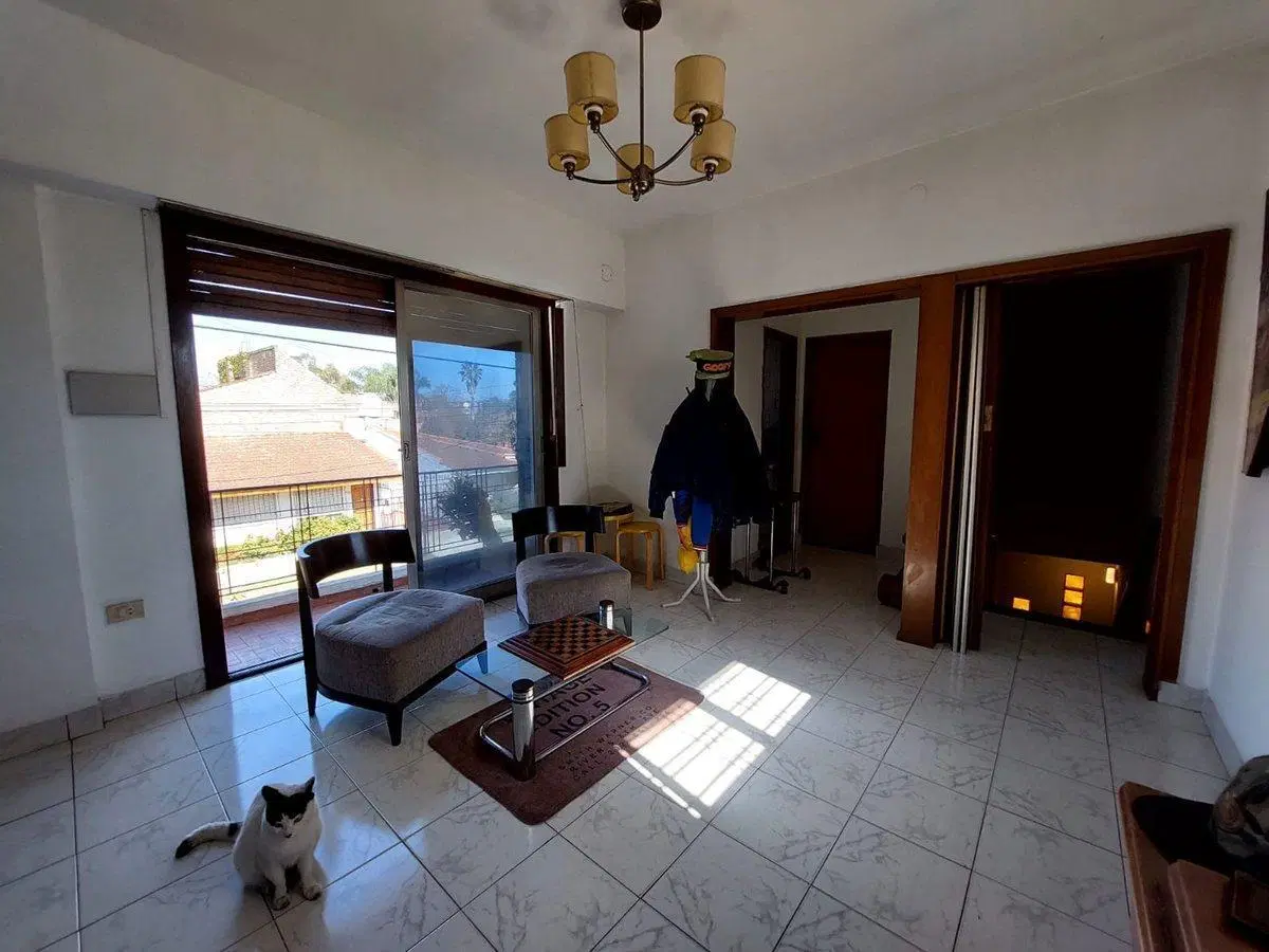 CASA EN VENTA CON LOCAL EN MORON-CASTELAR 5