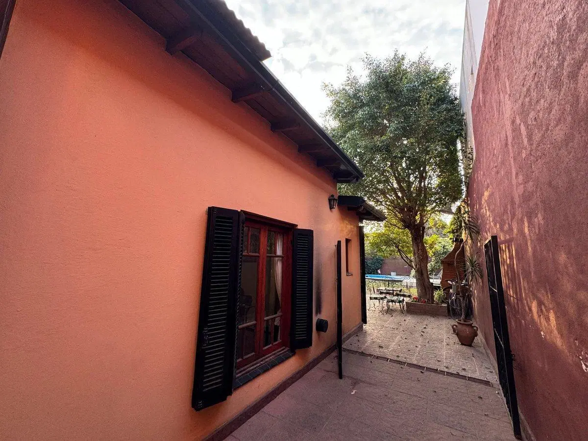 CASA EN VENTA EN TEMPERLY 5 AMBIENTES 4