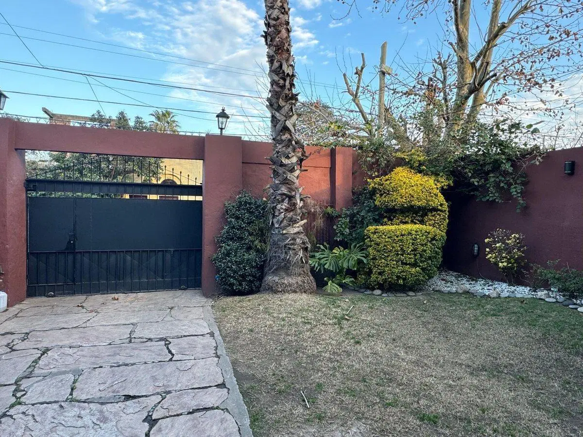 CASA EN VENTA EN TEMPERLY 5 AMBIENTES 3