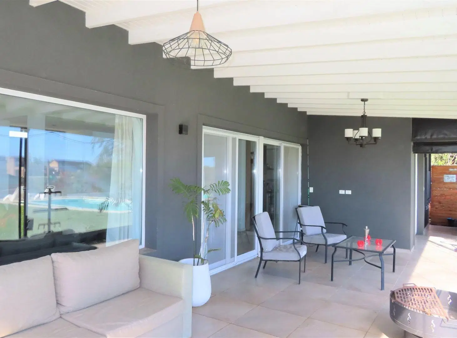 Venta Casa 4 Domitorios a la Laguna en El Cantón 5