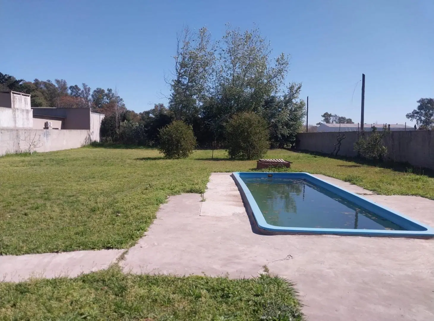 Venta de terreno en Zarate con casa y pileta 2