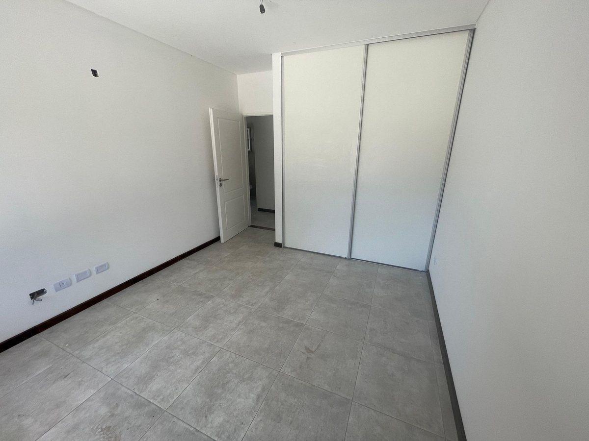 Foto de VENTA LOCAL COMERCIAL CON 4 COCHERAS VILLA LURO, imagen 5