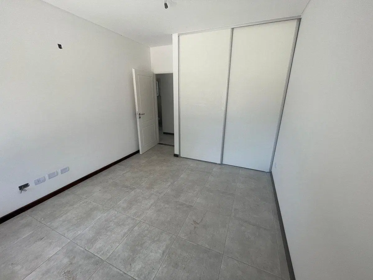 VENTA LOCAL COMERCIAL  CON 4 COCHERAS VILLA LURO 5