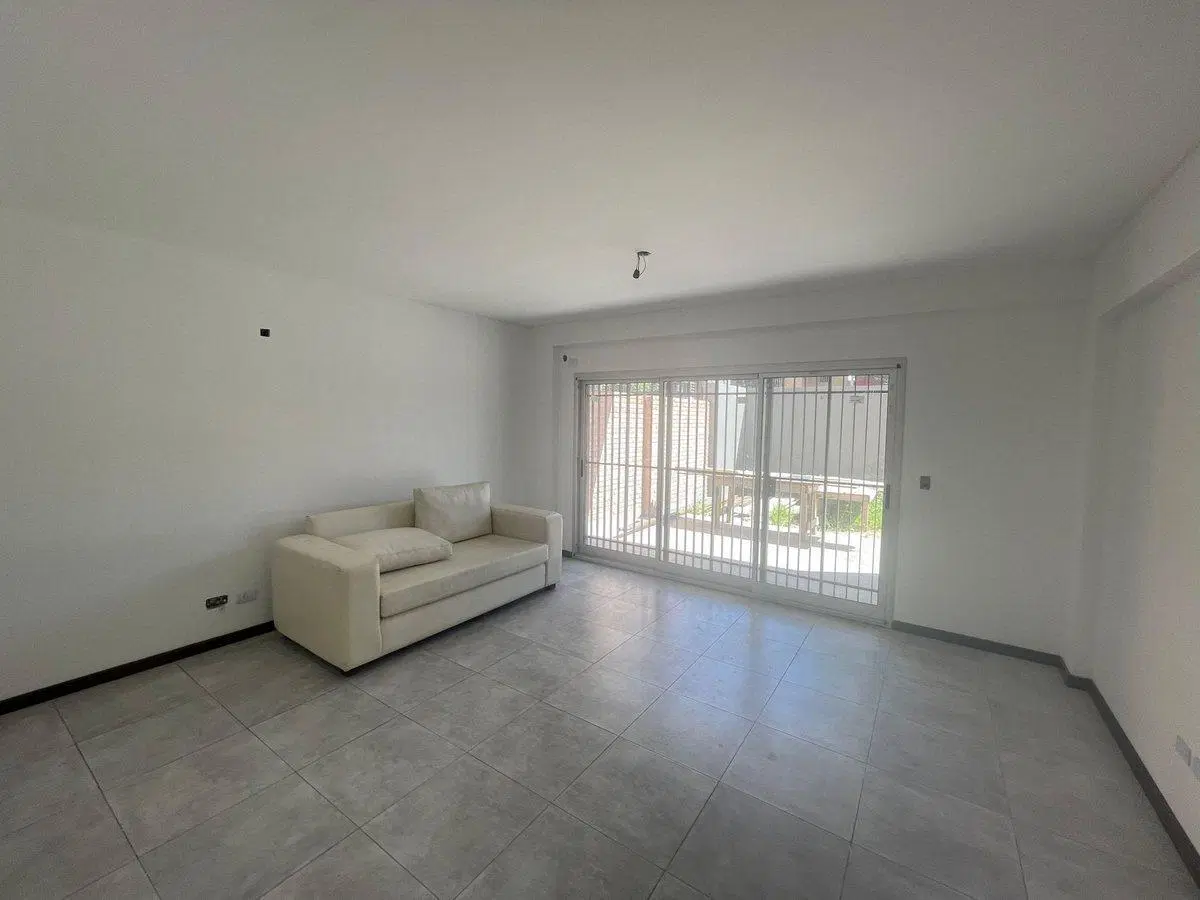 VENTA LOCAL COMERCIAL  CON 4 COCHERAS VILLA LURO 4