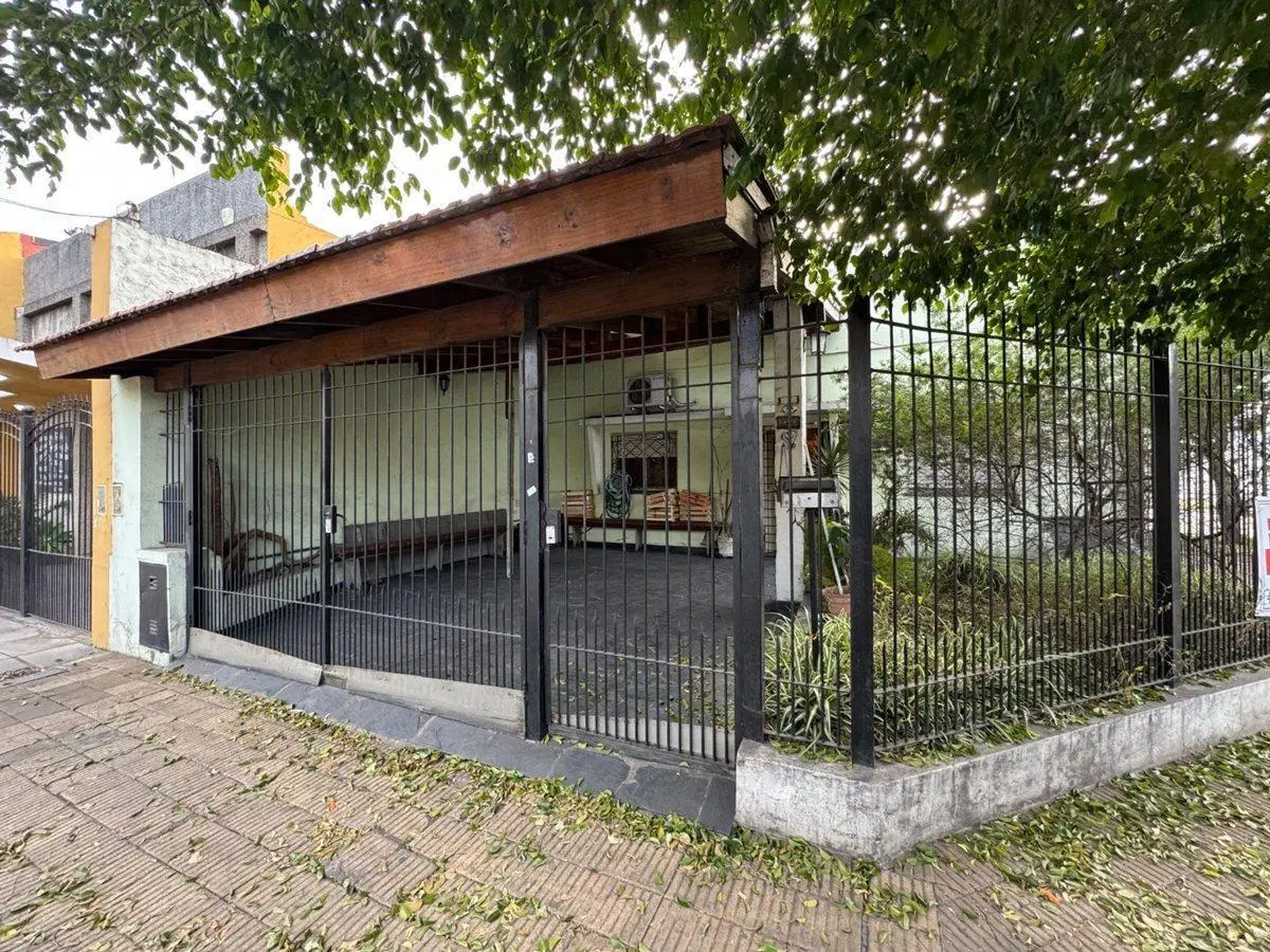 Venta de casa 3 ambientes en Jose Leon Suarez 2