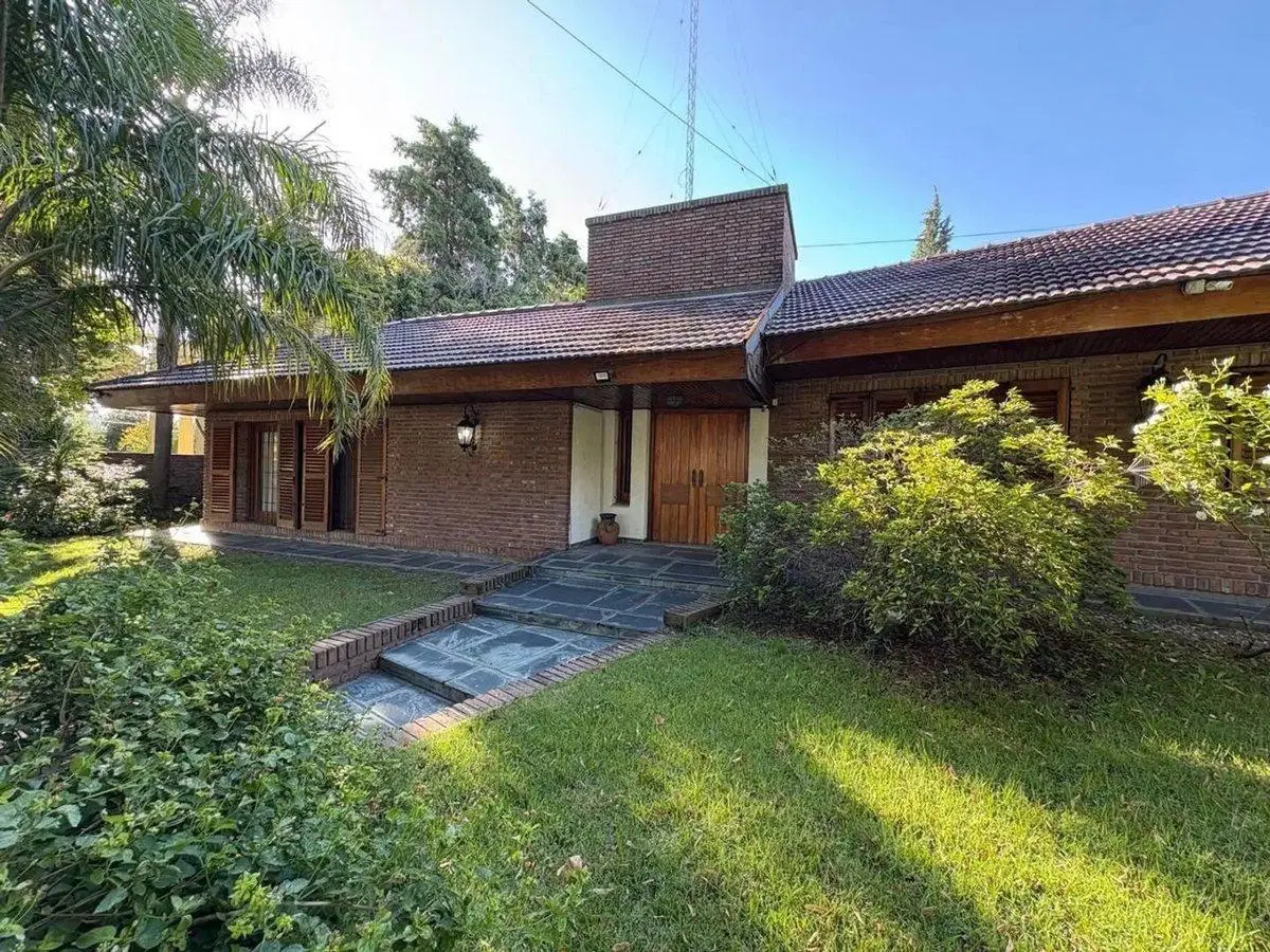 Venta Casa 6 Ambientes en Campana Apto Crédito 2