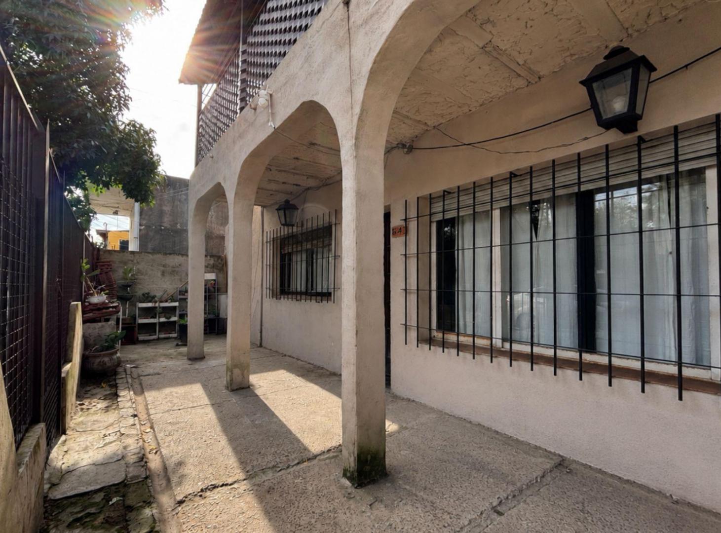 VENTA CASA MULTIFAMILIAR 6 AMBIENTES EN EL TALAR