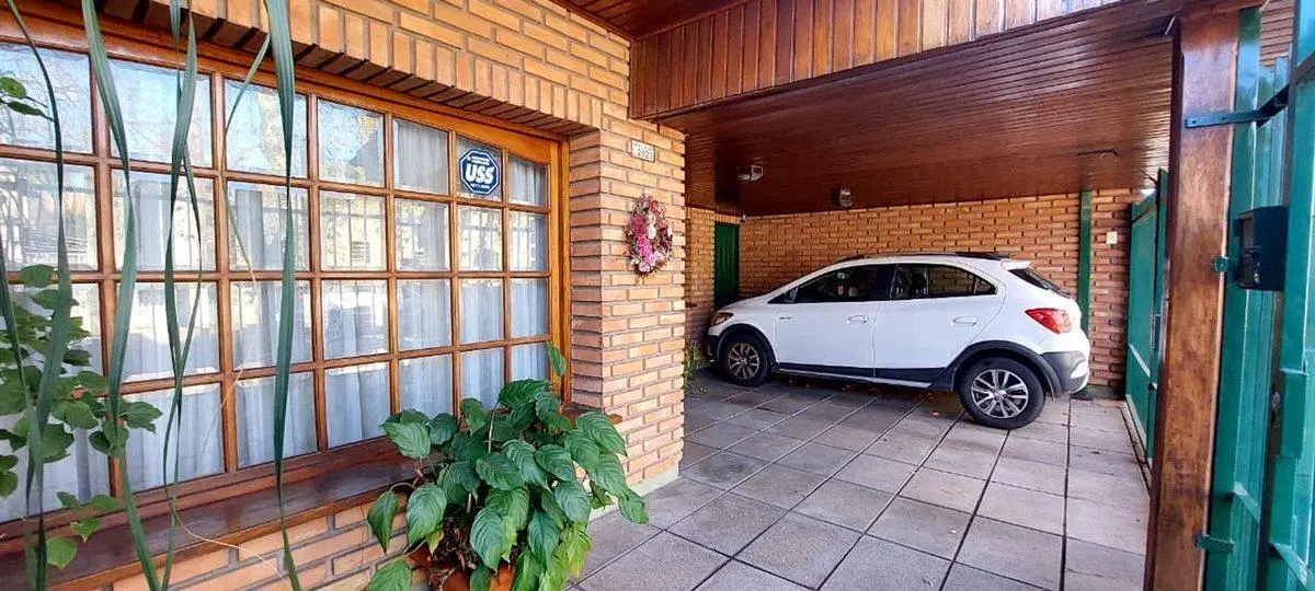 CASA EN VENTA DE 6 AMB EN SAN MARTIN B° SAN ANDRES 2