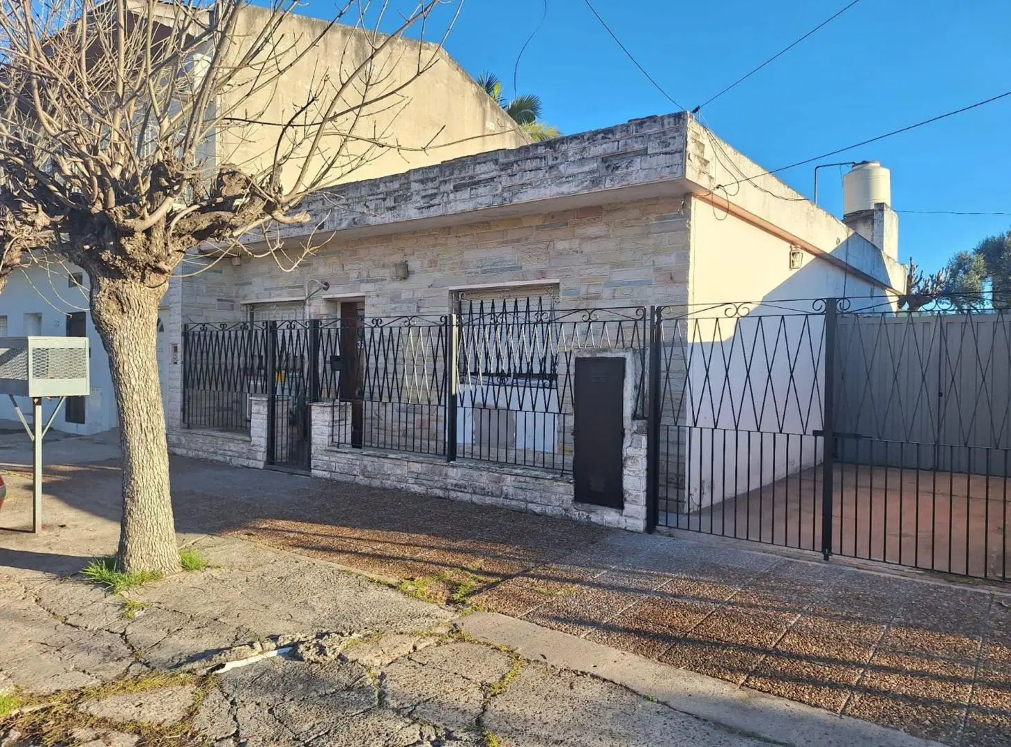 Casa y departamento en venta en José Clemente Paz 3