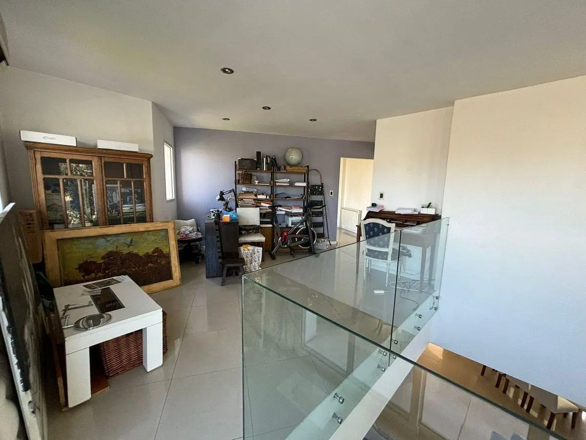 Casa de dos plantas en lote interno 8
