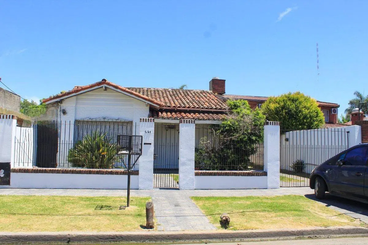 CASA 4 AMBIENTES EN VENTA TRONCOS DEL TALAR 5