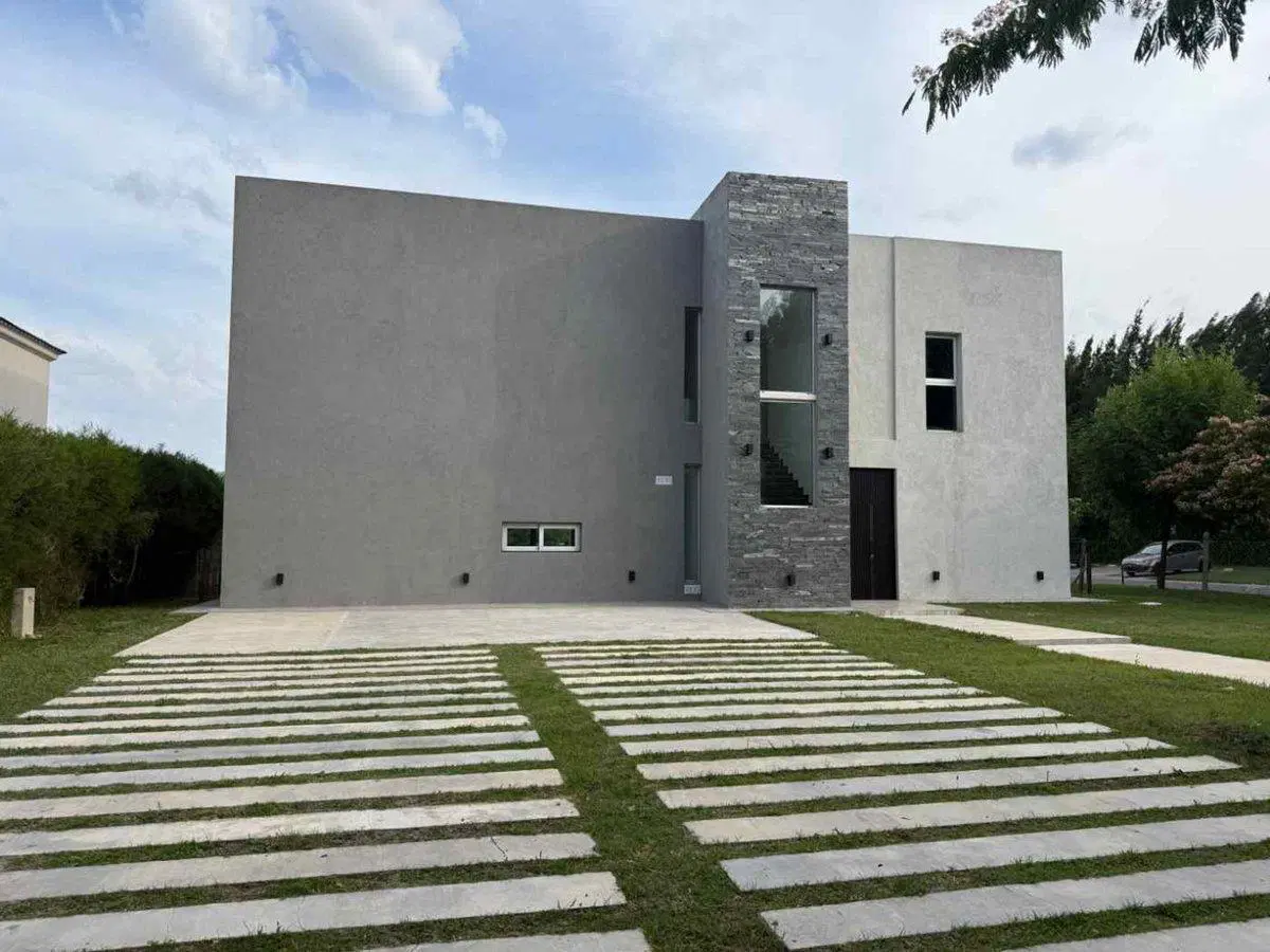 Casa en Venta al rio en Barrio Náutico San Juan 4