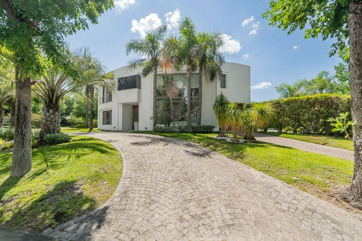 Casa en Venta 6 ambientes en Barrio Septiembre 2