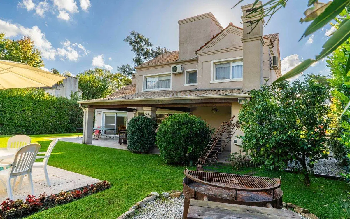 Casa en venta en Barrio La Peregrina Pilar 5