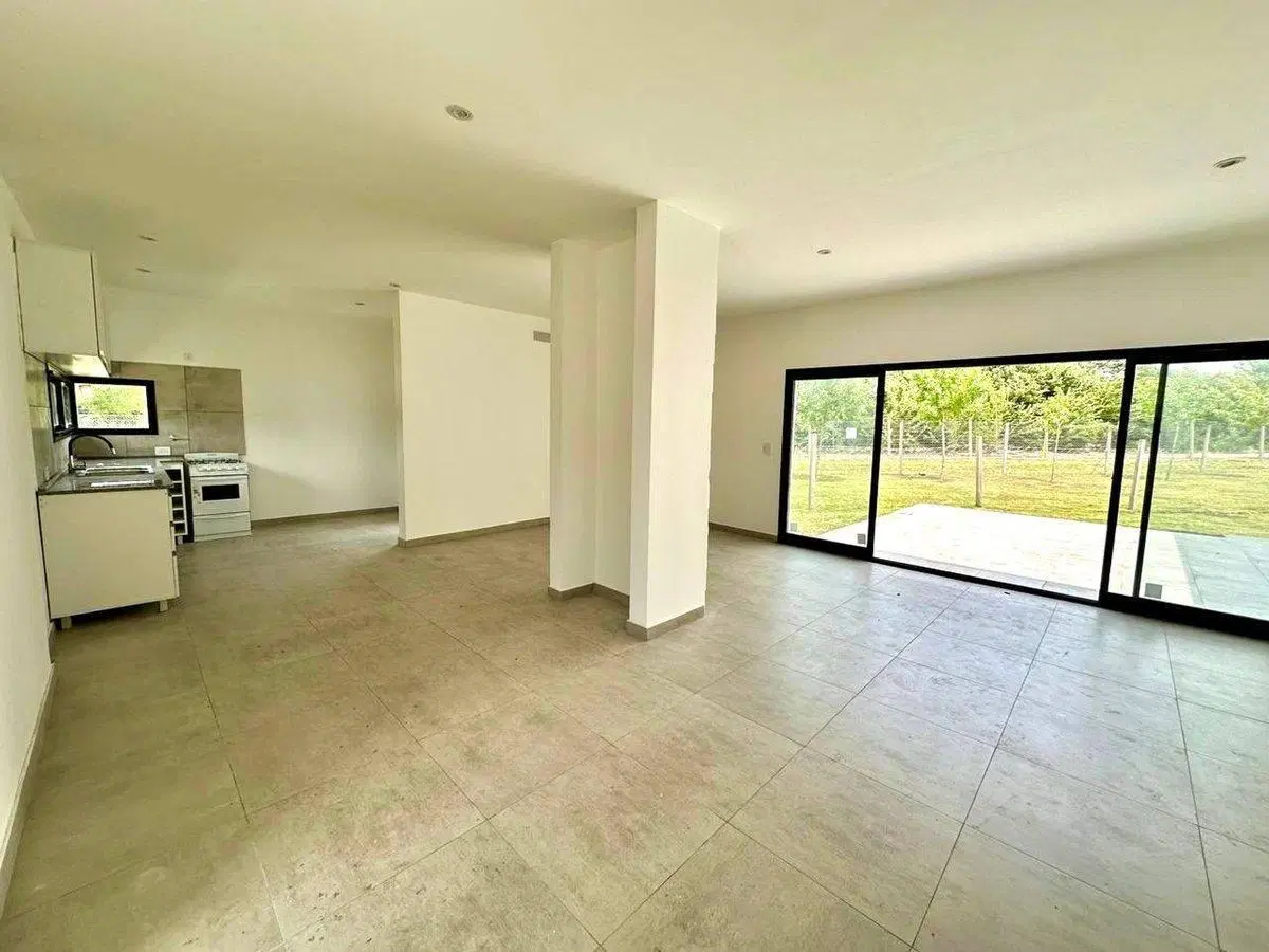 Casa en Venta 4 ambientes en Pilar del Este 3