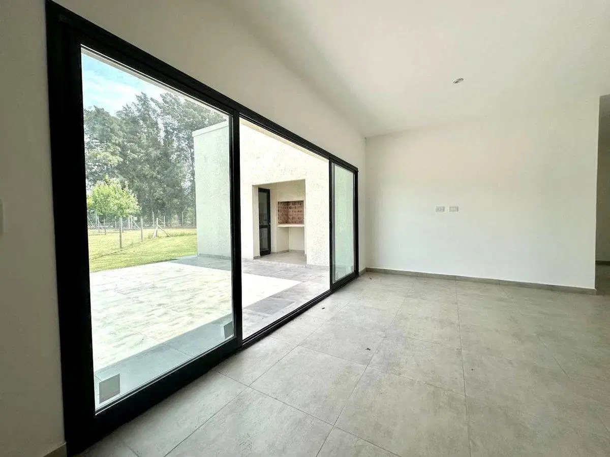 Casa en Venta 4 ambientes en Pilar del Este 5