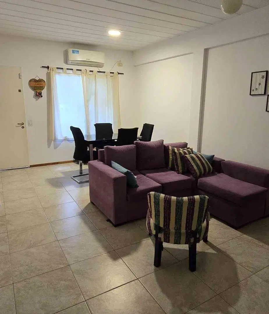 Casa triplex 4 ambientes en alquiler en Pilar 4