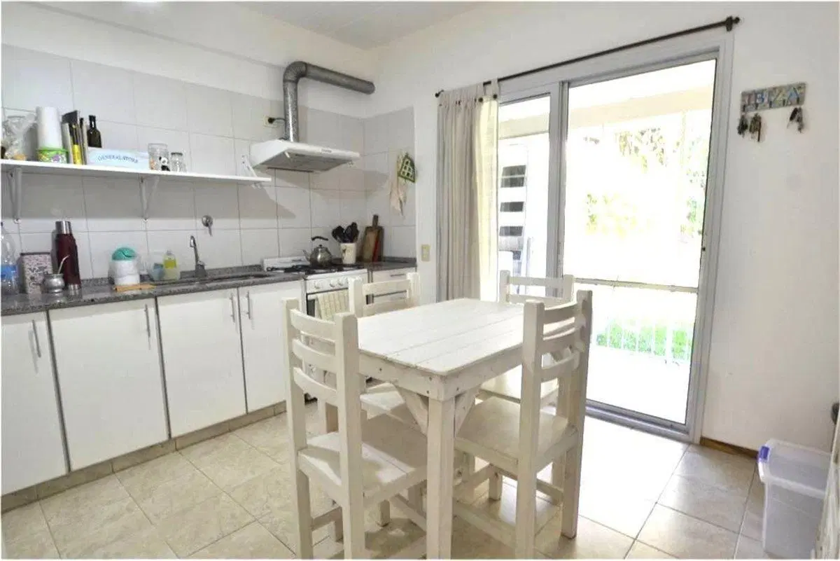 Casa triplex 4 ambientes en alquiler en Pilar 3