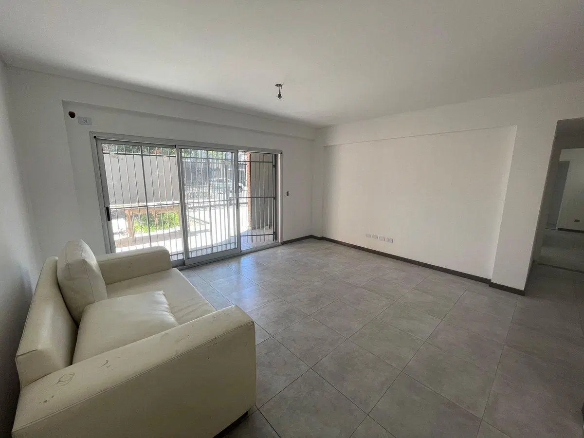 ALQUILER LOCAL COMERCIAL CON 4 COCHERAS VILLA LURO 8