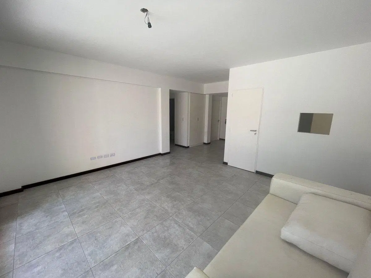 ALQUILER LOCAL COMERCIAL CON 4 COCHERAS VILLA LURO 5