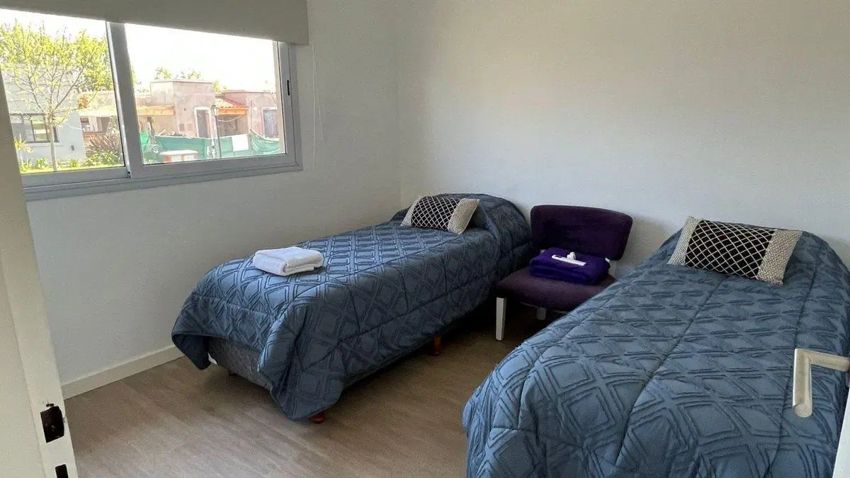 VENTA CASA 4 AMBIENTES, BARRIO SANTA ELENA 4