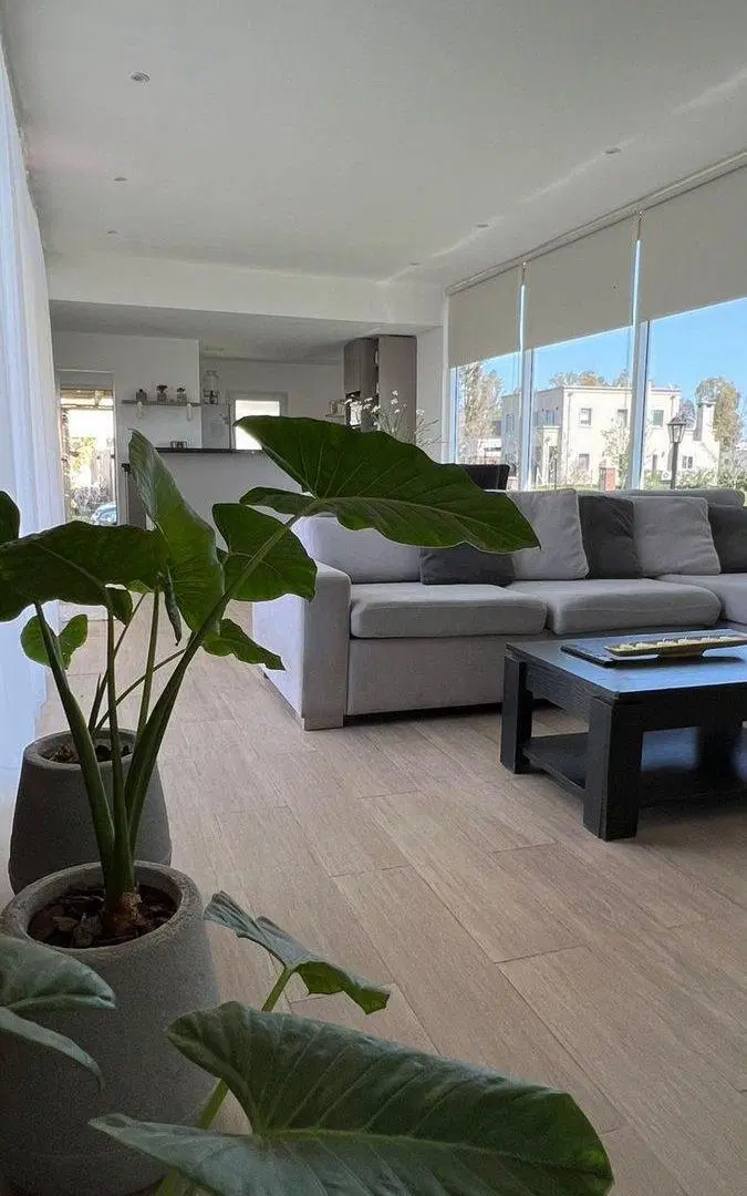 VENTA CASA 4 AMBIENTES, BARRIO SANTA ELENA 5