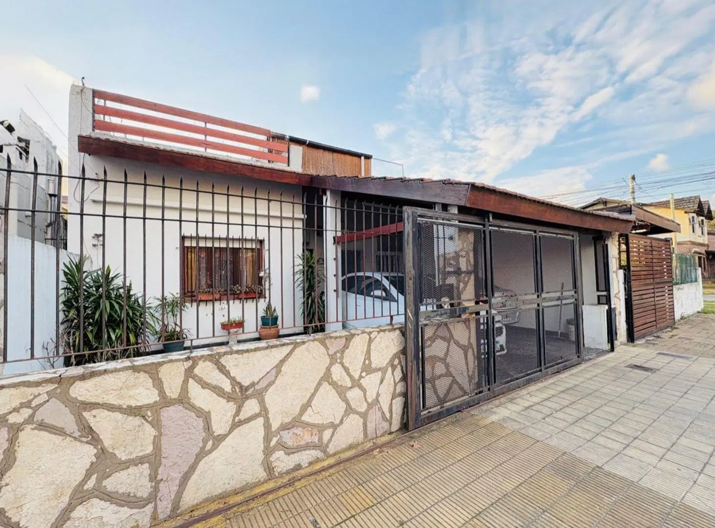 VENTA CASA 3 DORMITORIOS 2 COCHERAS VILLA ADELINA 4