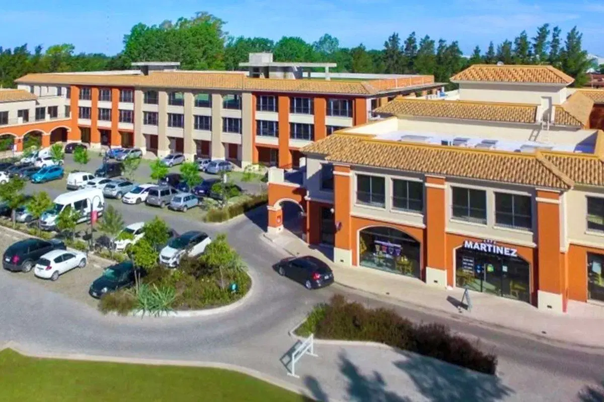 Venta Local Comercial con Renta en Pueblo Caamaño 5