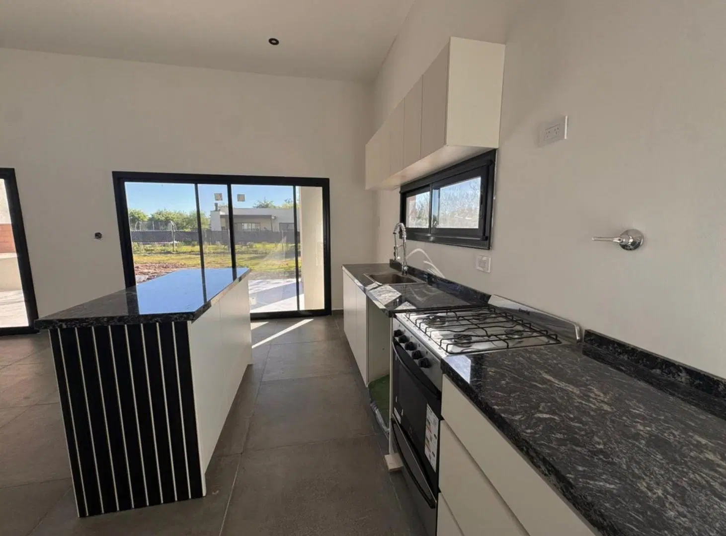 VENTA CASA 4 AMBIENTES B. SAN RAMON PILAR DEL ESTE 3