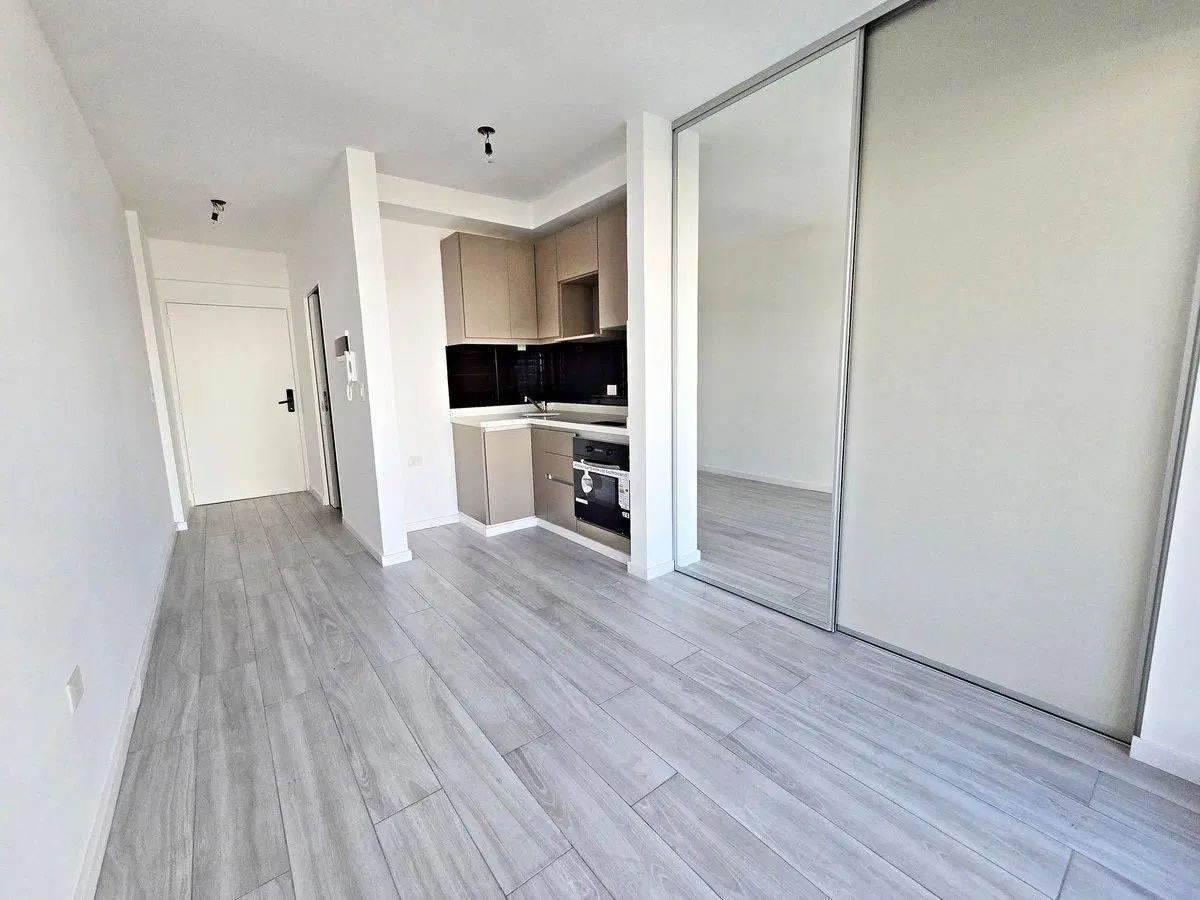 VENTA DEPARTAMENTO NUÑEZ FRENTE CON BALCÓN. RENTA 4