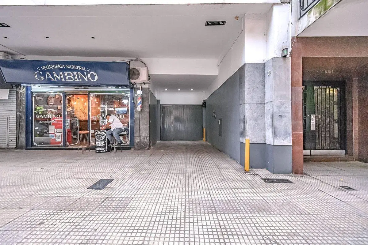 VENTA COCHERA PARA 2 PUESTOS TECHADA ¡OPORTUNIDAD! 4