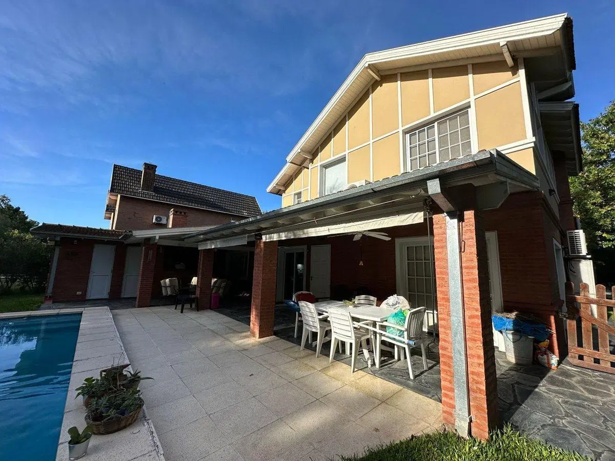 CASA 4 AMB EN VENTA EN SOLAR DEL BOSQUE,CANNING 2
