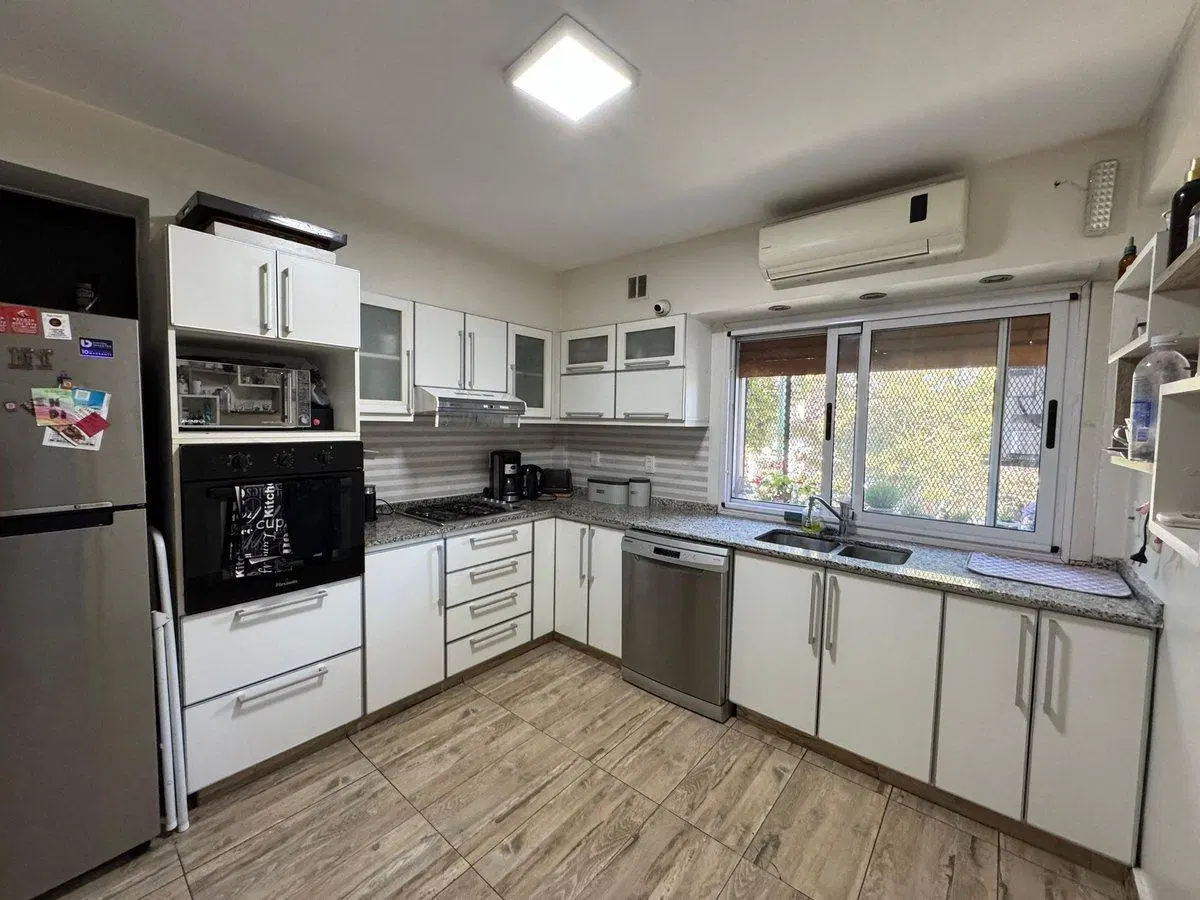 VENTA DEPTO 5 AMBIENTES EN VERSALLES C/COCHERA 8
