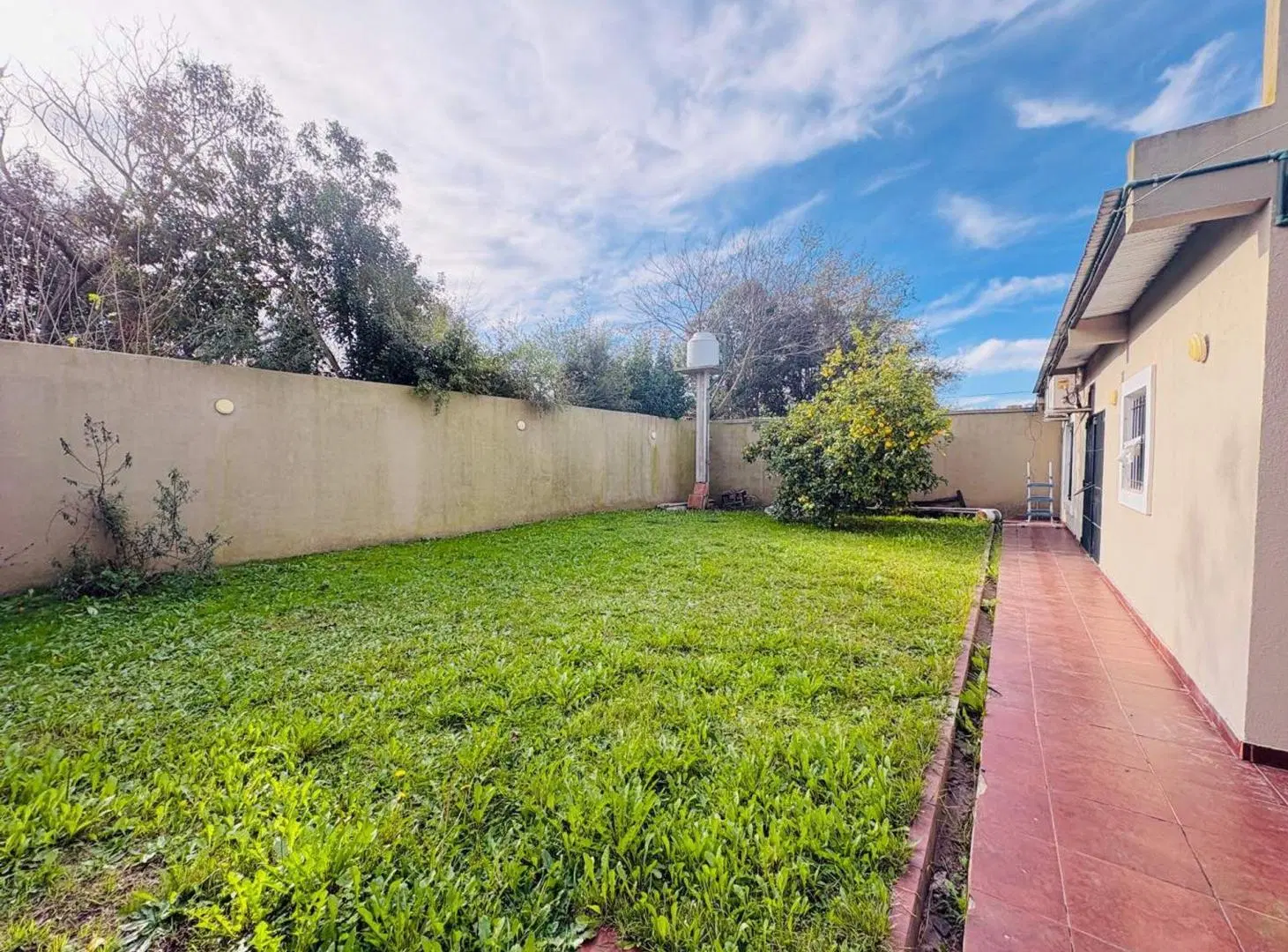 VENTA CASA 3 DORMITORIOS  CON GRAN JARDIN 4