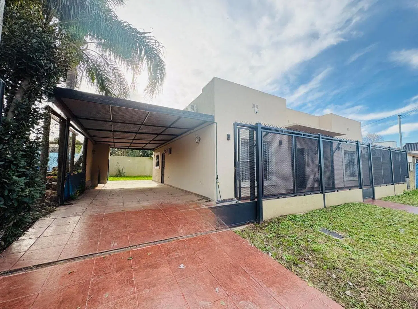 VENTA CASA 3 DORMITORIOS  CON GRAN JARDIN 3