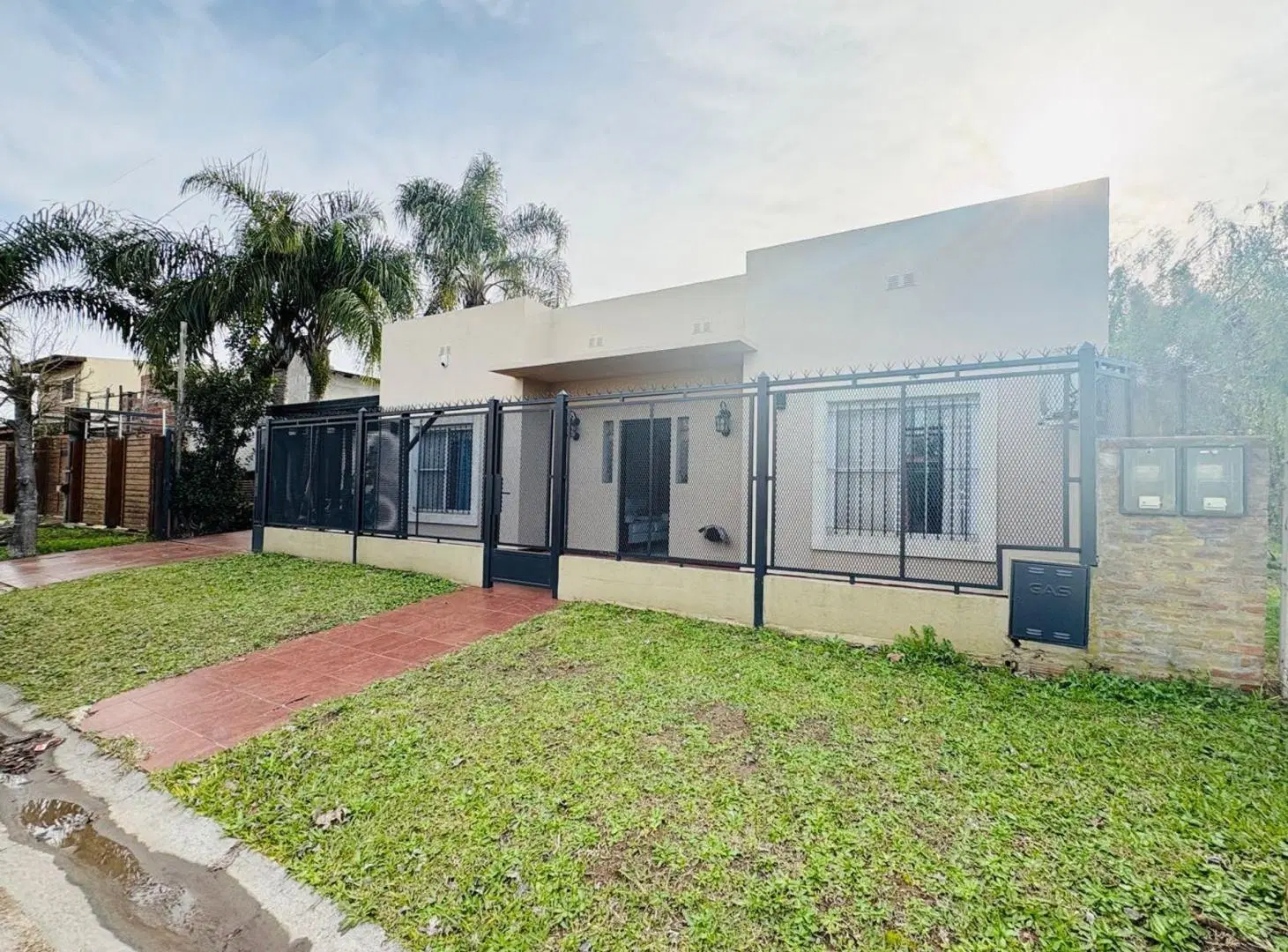 VENTA CASA 3 DORMITORIOS  CON GRAN JARDIN 2